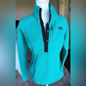The North Face MEDIUM Turquoise Fleece Pullover 1/4 Snap Neck And Front Pocket